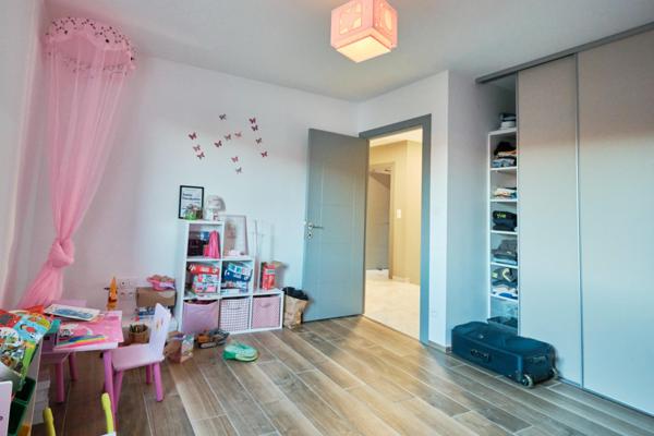 Maison contemporaine de 180 m2 sans travaux, à très faible coût d'énergie