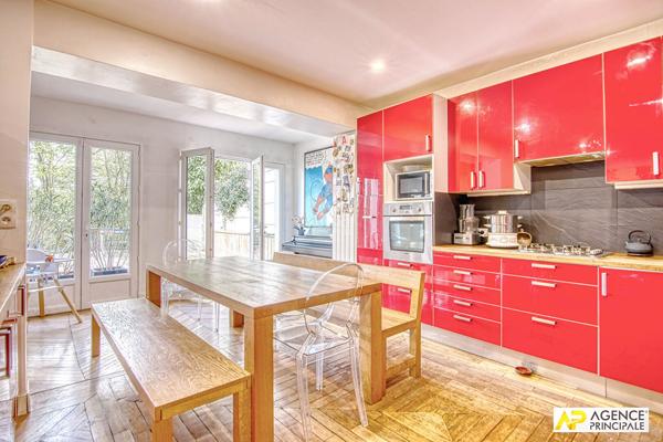 Versailles Montreuil Maison 7 pièces 165 m² habitables sur parcelle de 449 m² 1 360 000 € **  - Référence  28155