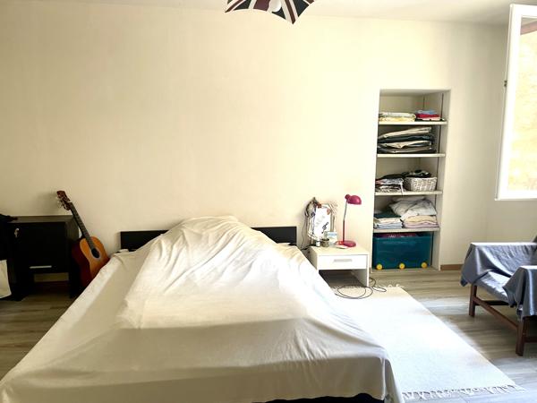 ENSEMBLE IMMOBILIER DE CARACTERE // MIREBEAU CENTRE