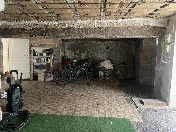 ENSEMBLE IMMOBILIER DE CARACTERE // MIREBEAU CENTRE