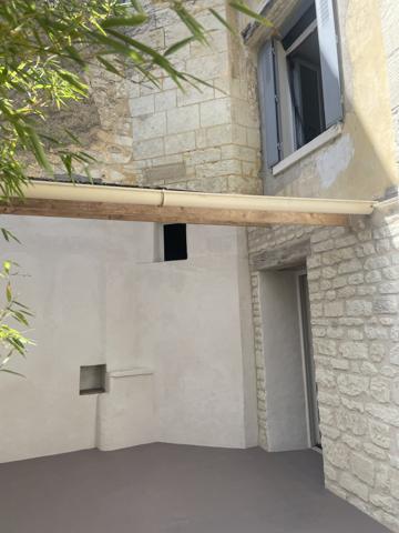 ENSEMBLE IMMOBILIER DE CARACTERE // MIREBEAU CENTRE