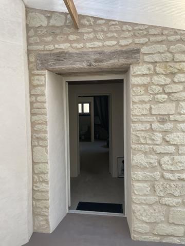 ENSEMBLE IMMOBILIER DE CARACTERE // MIREBEAU CENTRE