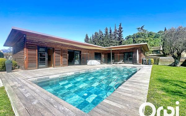 Maison à vendre    5 pièces •  Saint-Blaise