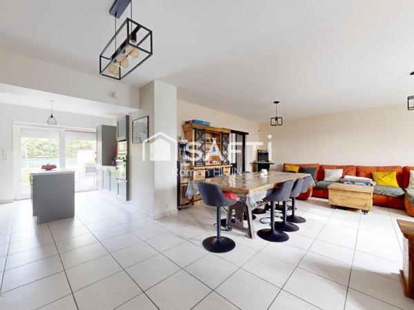 Maison familiale semi plain-pied, secteur calme avec jardin et double garage