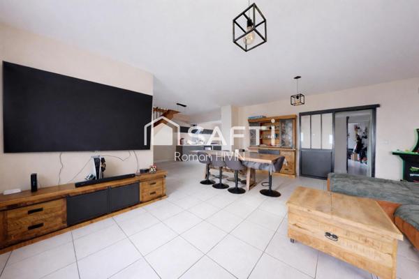 Maison familiale semi plain-pied, secteur calme avec jardin et double garage
