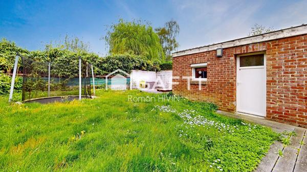 Maison familiale semi plain-pied, secteur calme avec jardin et double garage