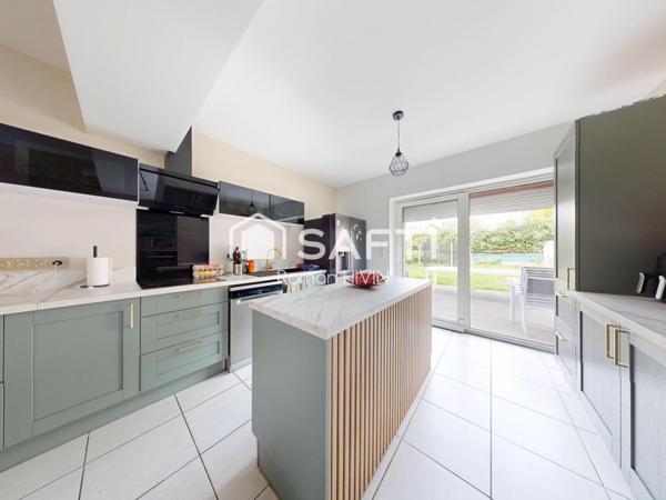 Maison familiale semi plain-pied, secteur calme avec jardin et double garage