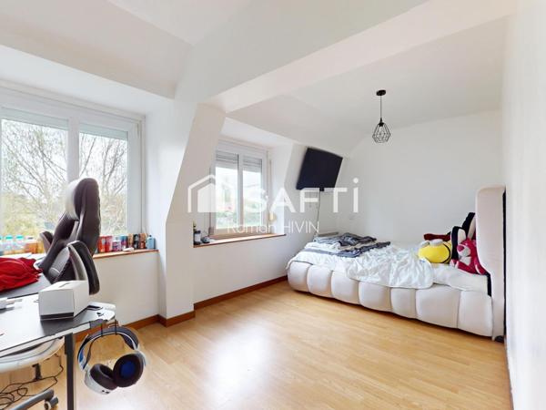Maison familiale semi plain-pied, secteur calme avec jardin et double garage