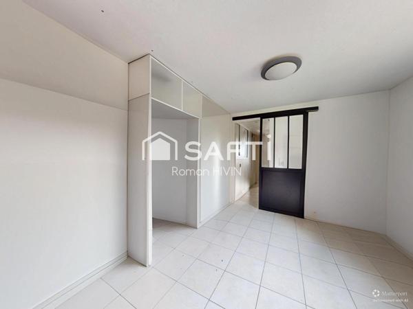 Maison familiale semi plain-pied, secteur calme avec jardin et double garage