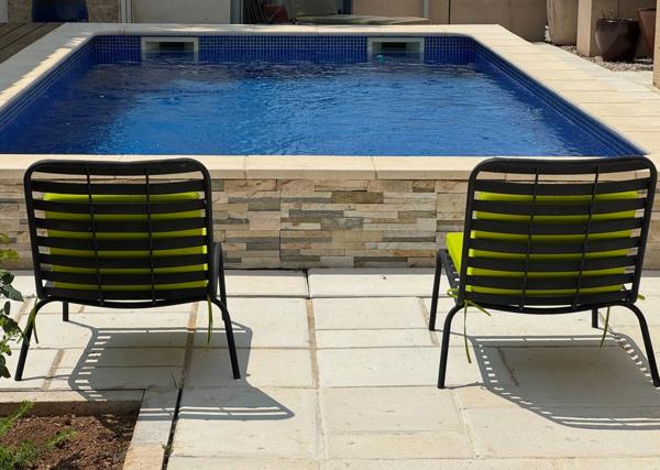 Maison à vendre maison 5 pièces  en première ligne avec piscine PEROLS (34)