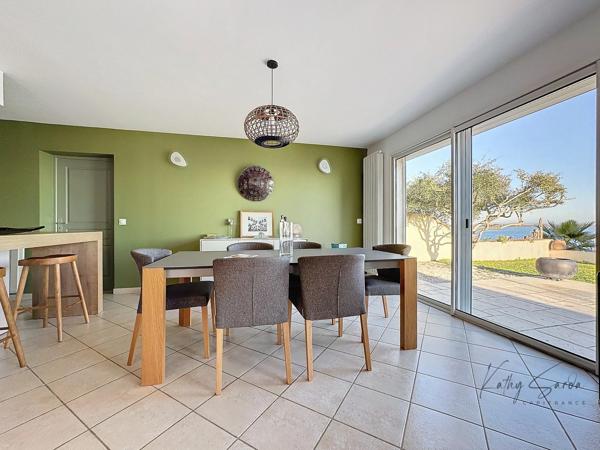 Maison à vendre maison 5 pièces  en première ligne avec piscine PEROLS (34)