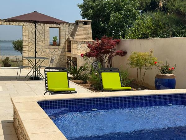 Maison à vendre maison 5 pièces  en première ligne avec piscine PEROLS (34)