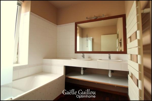 SAINT POL DE LEON : Maison de ville de 6 pièces 134m² avec jardin clos proche centre