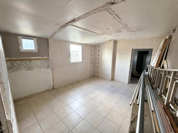 VAIGES – Maison – 3 chambres + bureau – Garage 65 m² – Terrain 717 m²