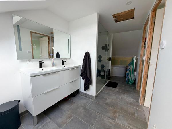 VAIGES – Maison – 3 chambres + bureau – Garage 65 m² – Terrain 717 m²
