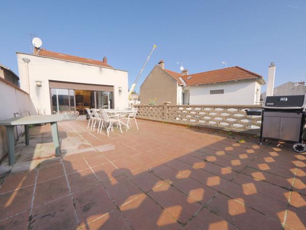 MAISON DE CARACTÈRE AVEC GRAND JARDIN - AU PIED DU MÉTRO PLACE CARNOT