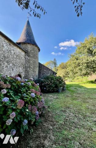MERDRIGNAC - EXCLUSIF - Petit Manoir 16 ème siècle avec étang et piscine