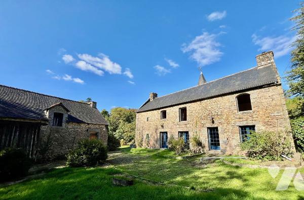 MERDRIGNAC - EXCLUSIF - Petit Manoir 16 ème siècle avec étang et piscine