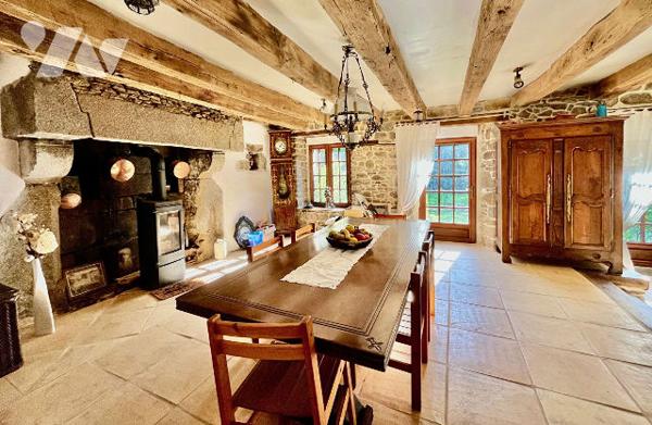 MERDRIGNAC - EXCLUSIF - Petit Manoir 16 ème siècle avec étang et piscine