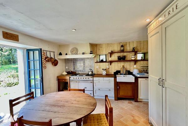 MERDRIGNAC - EXCLUSIF - Petit Manoir 16 ème siècle avec étang et piscine