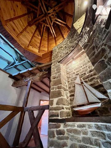 MERDRIGNAC - EXCLUSIF - Petit Manoir 16 ème siècle avec étang et piscine