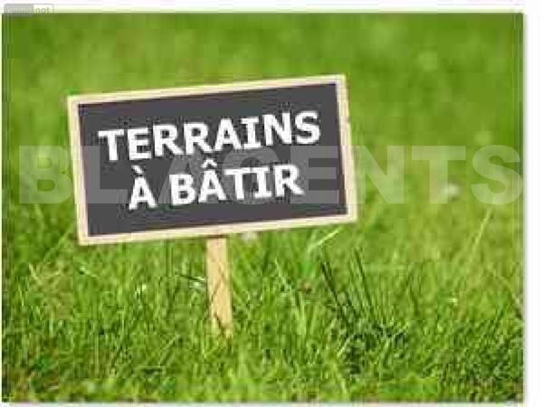 Terrain constructible avec permis de construire accordé et purgé de tout recours.