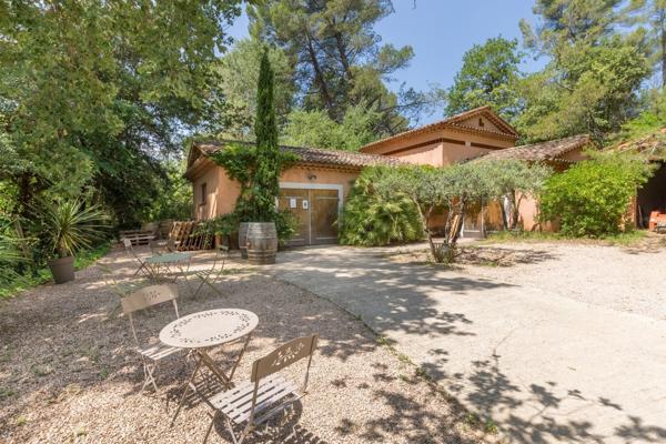 Vente Propriété viticole Villecroze 8 Pièces 235 m²