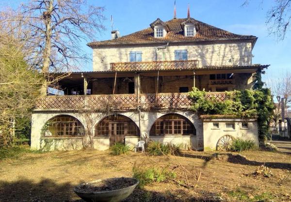 Belle bâtisse en pierre A RENOVER