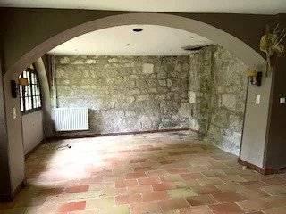 Belle bâtisse en pierre A RENOVER