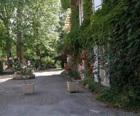 Belle bâtisse en pierre A RENOVER