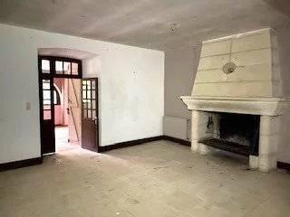 Belle bâtisse en pierre A RENOVER