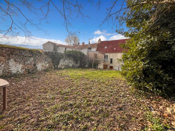 Linas (91310) LINAS – Appartement F2 au premier étage avec jardin à partager