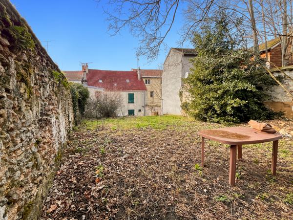 Linas (91310) LINAS – Appartement F2 au premier étage avec jardin à partager