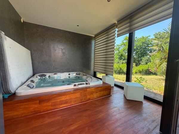Maison 7 pièces 221 m2