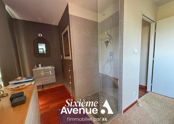 Maison 7 pièces 221 m2
