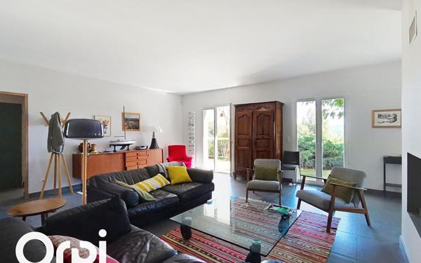 Maison à vendre    6 pièces •  La Cadière-d'Azur