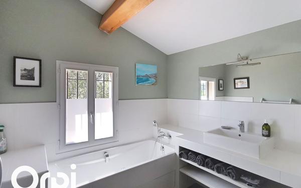 Maison à vendre    6 pièces •  La Cadière-d'Azur