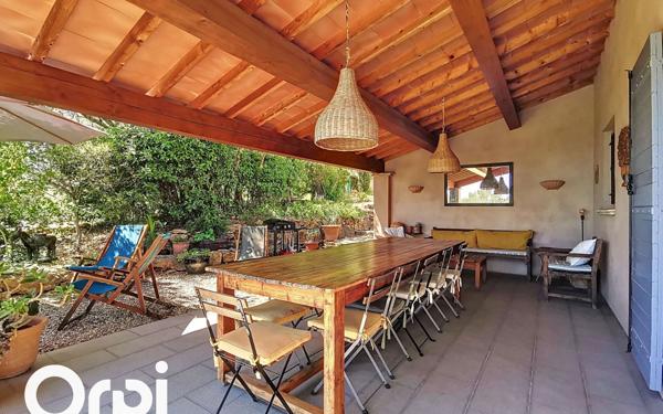 Maison à vendre    6 pièces •  La Cadière-d'Azur