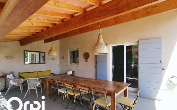 Maison à vendre    6 pièces •  La Cadière-d'Azur