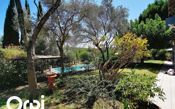 Maison à vendre    6 pièces •  La Cadière-d'Azur