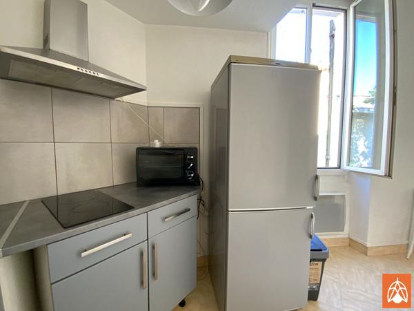 A louer studio meublé 22 m² - Eyguieres Eyguieres A louer studio meublé 22 m² - Eyguieres Eyguieres
