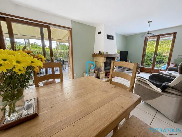 Maison individuelle de plain-pied 3 chambres avec véranda, sous-sol complet et terrain de 1 216 m²