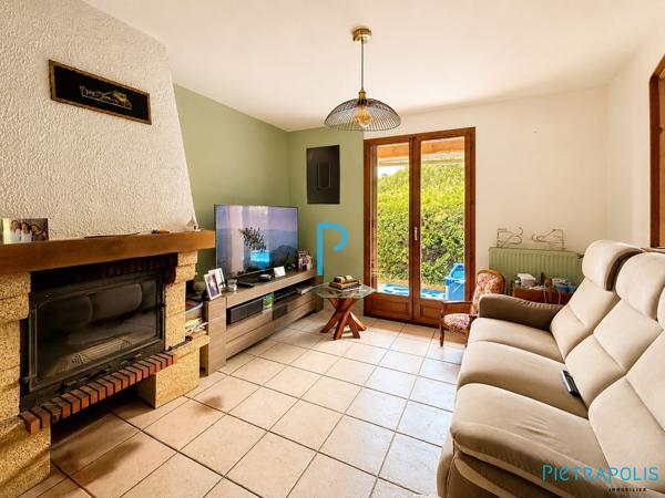 Maison individuelle de plain-pied 3 chambres avec véranda, sous-sol complet et terrain de 1 216 m²