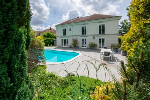 Maison contemporaine sur le golf