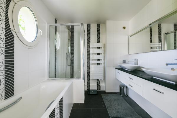 Maison contemporaine sur le golf