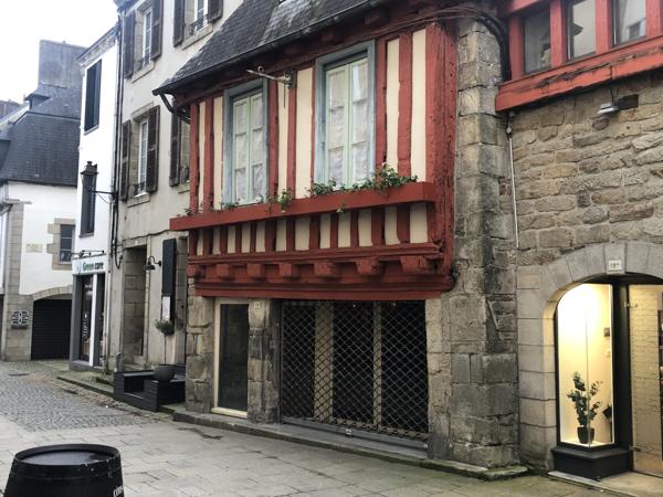 Quimper (29000) BELLE SURFACE DANS IMMEUBLE CLASSE