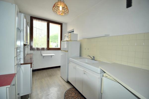 Appartement 3 pièces lumineux avec balocon, vue dégagée, cave et stationnement