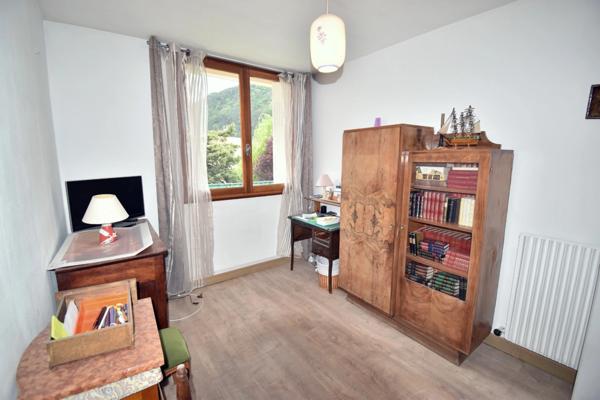 Appartement 3 pièces lumineux avec balocon, vue dégagée, cave et stationnement