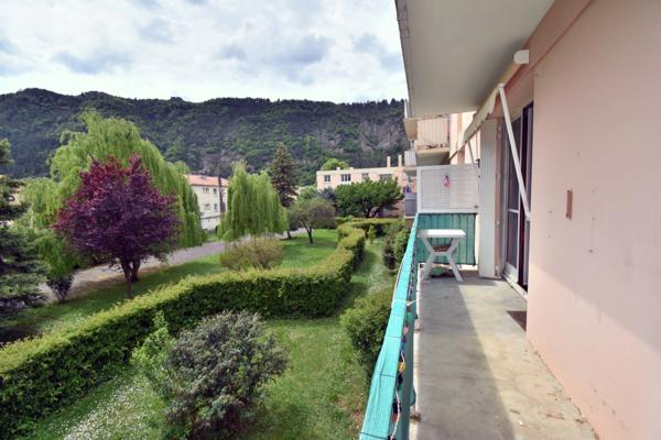 Appartement 3 pièces lumineux avec balocon, vue dégagée, cave et stationnement