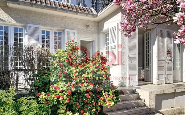 Maison à vendre    7 pièces • 140,30 m2 Issy-les-Moulineaux